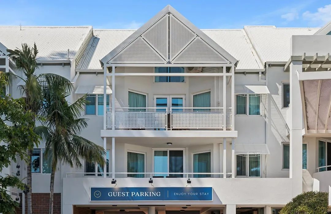 Broadwater Resort Como-1