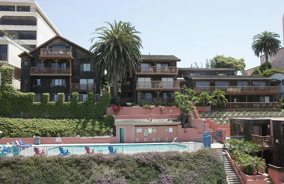 La Jolla Cove Suites-1