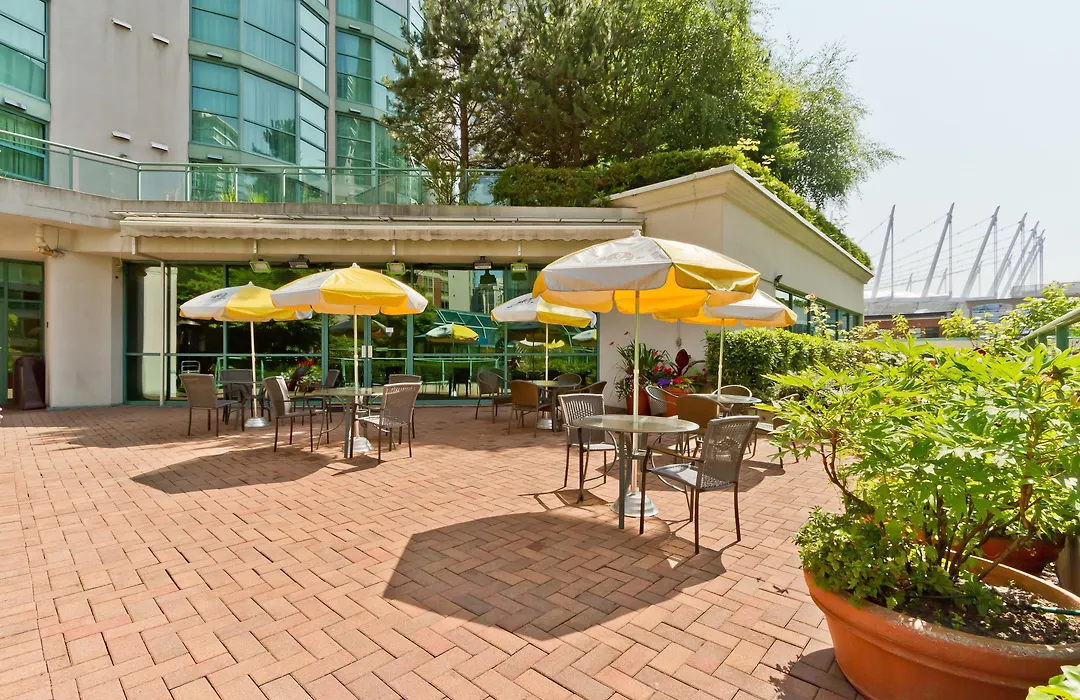 Rosedale On Robson Suite Hotel-1