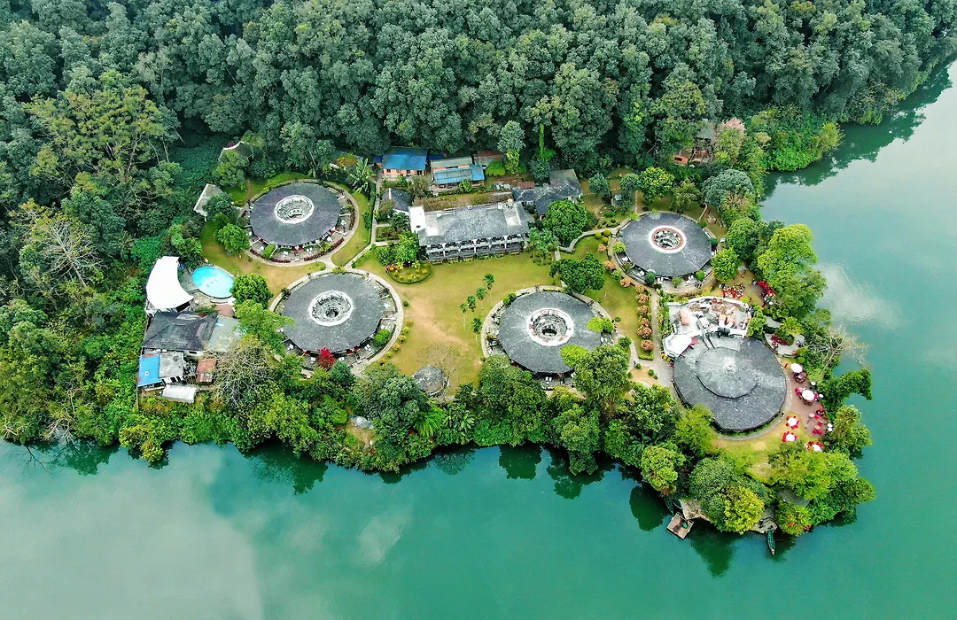 Fish Tail Lodge-1