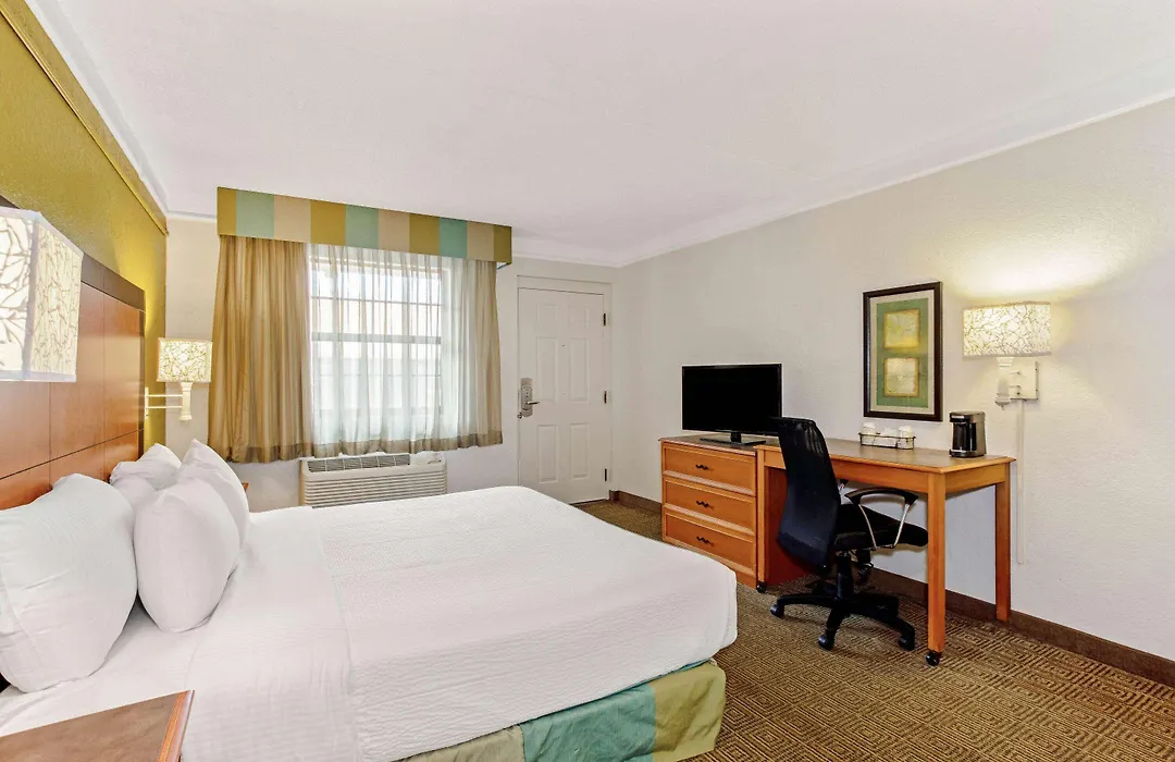 La Quinta Inn By Wyndham Orlando Airport West-1