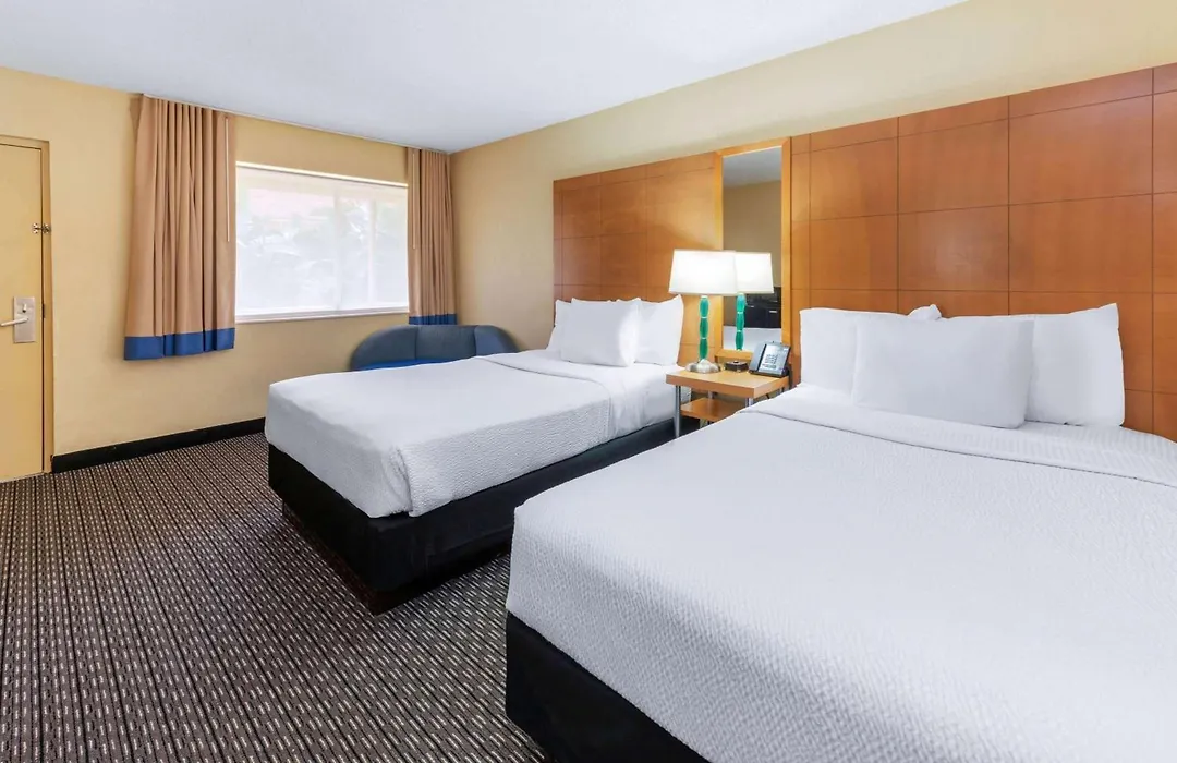 La Quinta By Wyndham Fort Lauderdale Pompano Beach-1