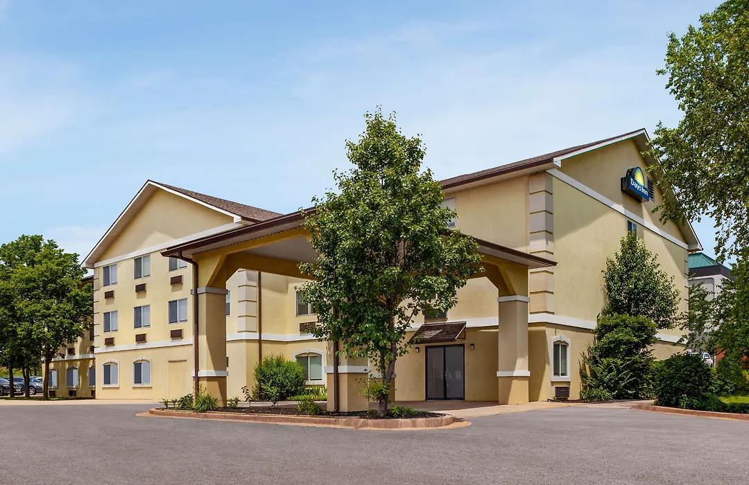 Days Inn By Wyndham Kansas City International Airport-1