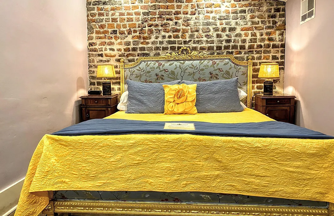 Parisian Courtyard Inn-1