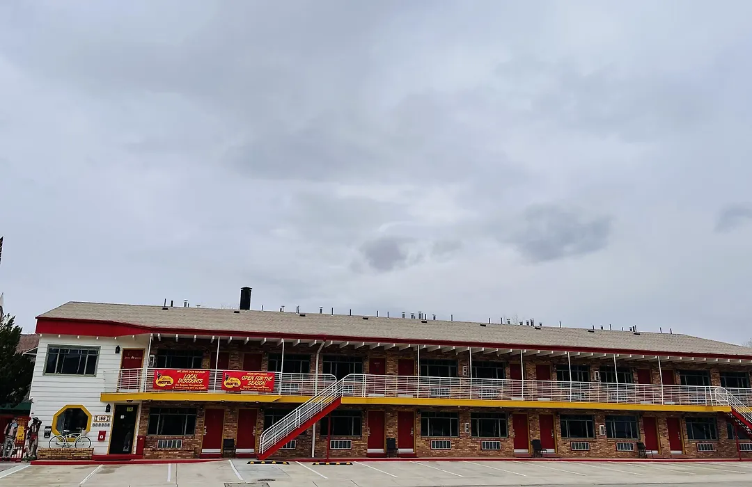 Apache Motel-1
