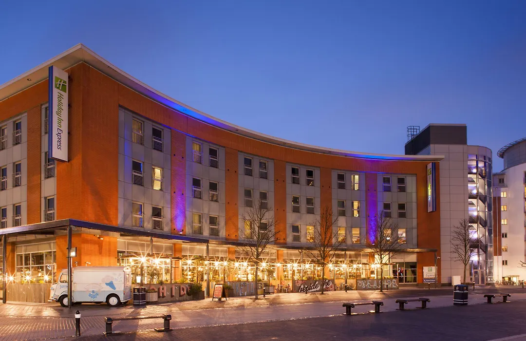 Holiday Inn Express Portsmouth Gunwharf Quays By Ihg-1