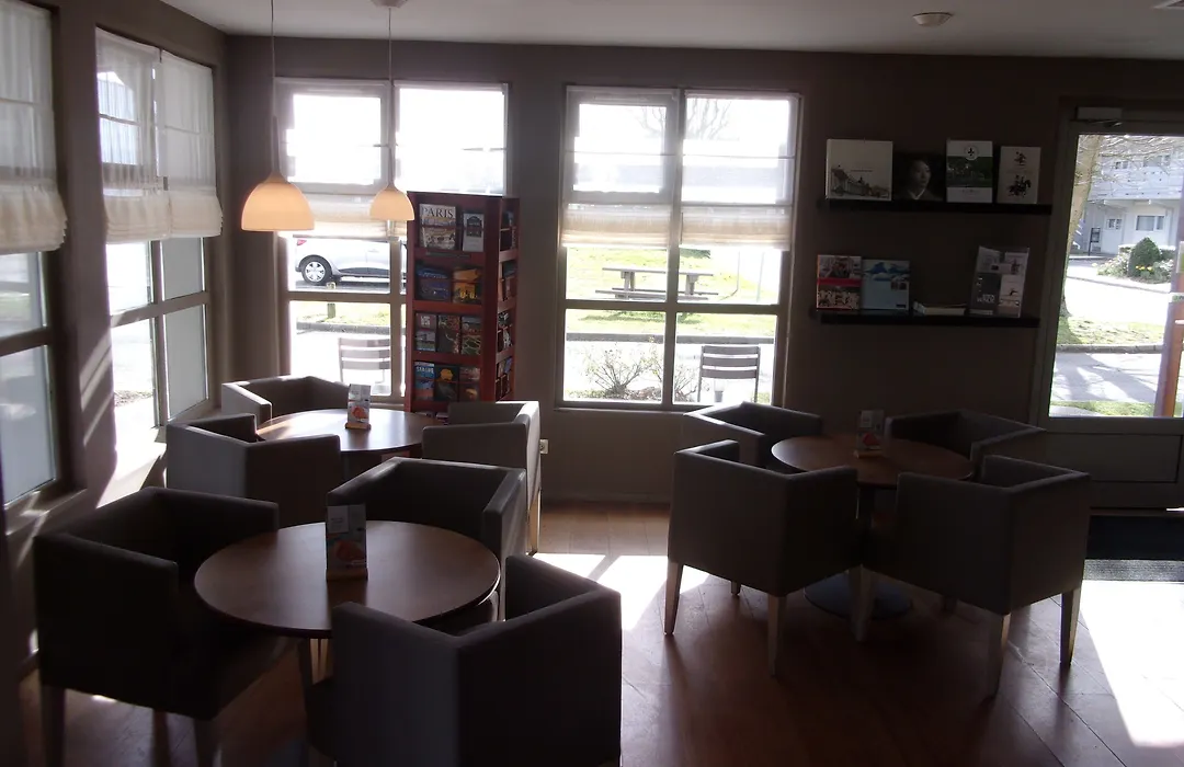 Campanile Hotel Chantilly-1