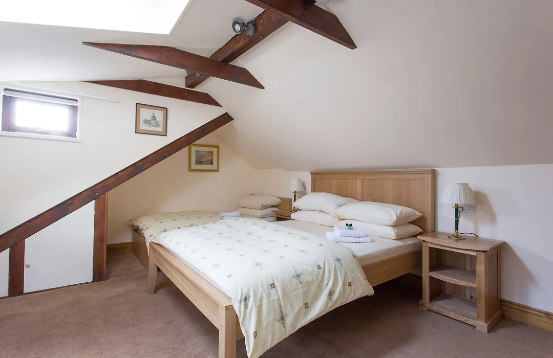 Oakwood Bed And Breakfast Heathrow-1