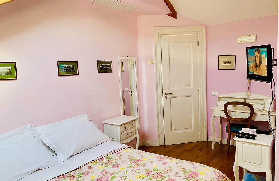The Secret Garden Relais-1