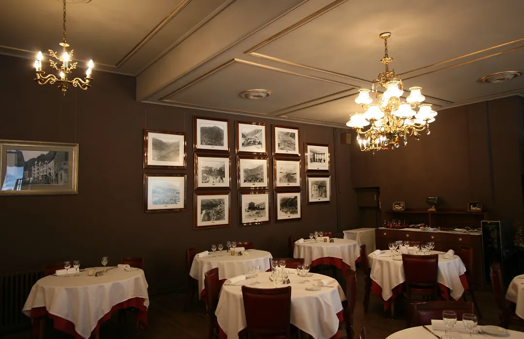 Hotel Pyrenees-1