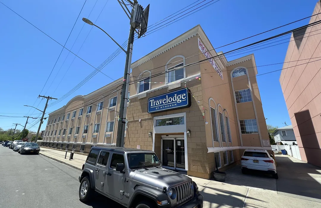 Travelodge By Wyndham Queens-1