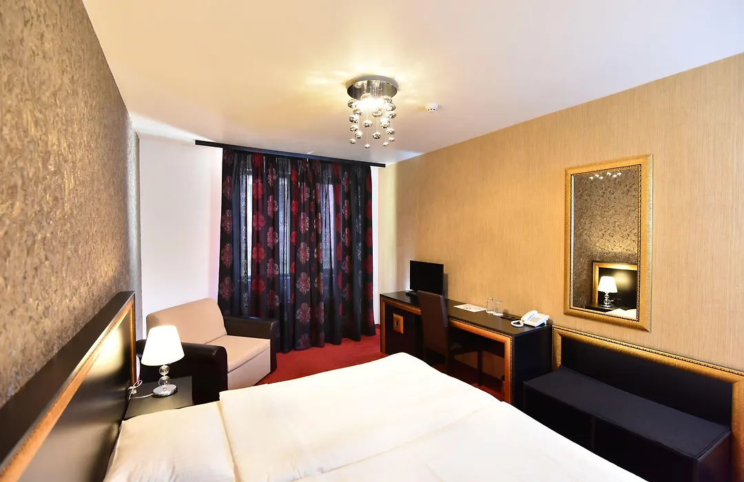 Hotel Elegance-1