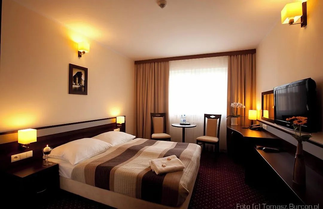 Amber Hotel-1
