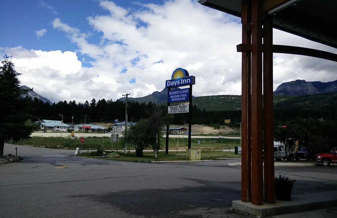 Days Inn By Wyndham Golden-1