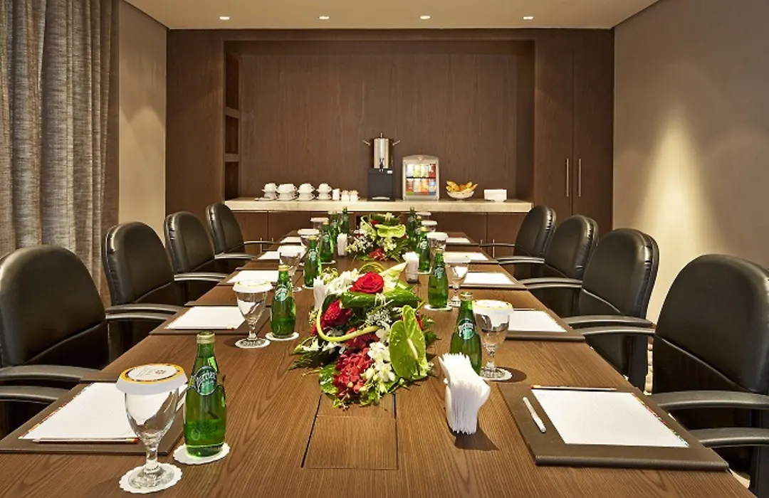 Oaks Liwa Executive Suites-1
