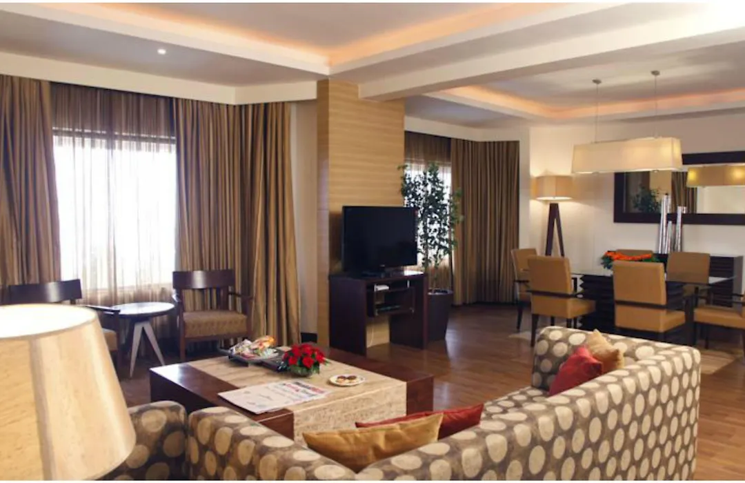The Retreat Hotel & Convention Centre-1