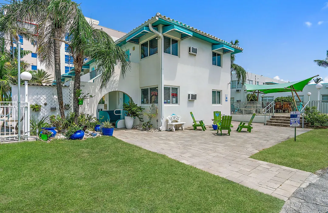 Hollywood Beachside Boutique Suite-1