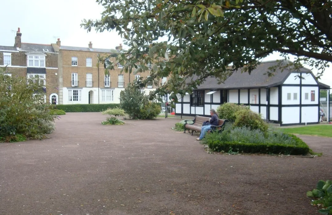 Spencer Court-1