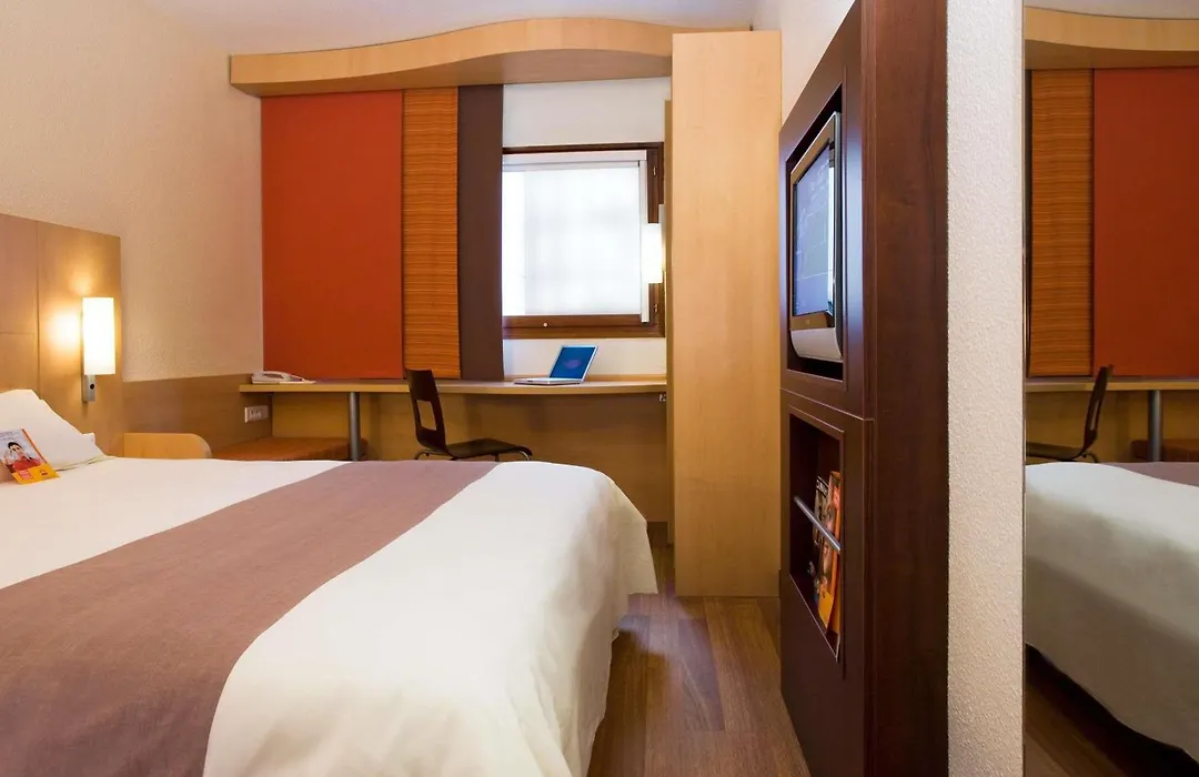 Ibis Swansea-1