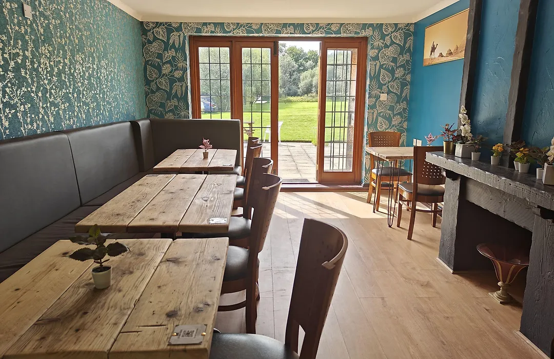Little Foxes Hotel & Gatwick Airport Parking-1