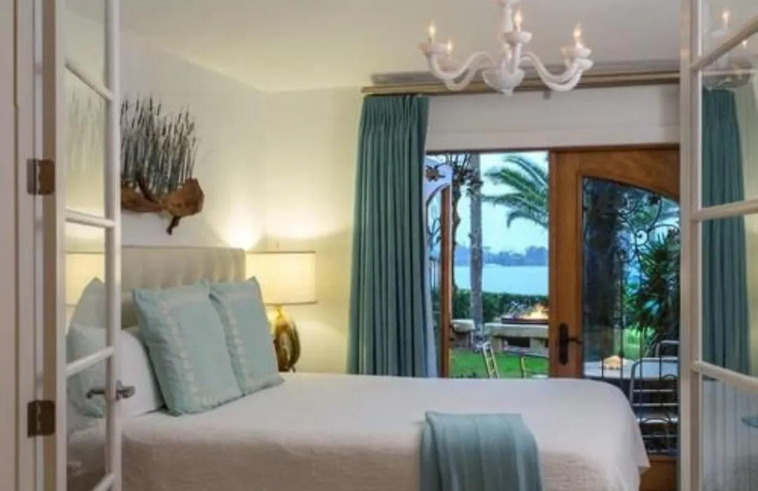 Black Dolphin Inn-1