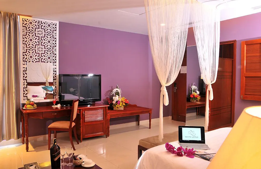 White Lotus Hotel Saigon-1