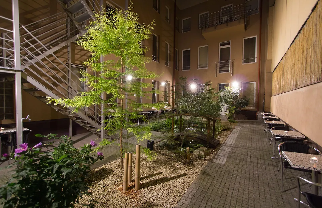 Six Inn Hotel Budapest-1