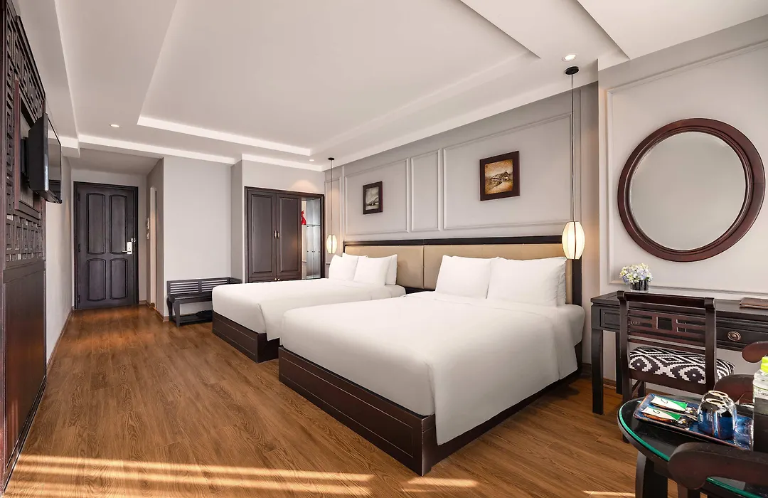 Royal Hotel-1
