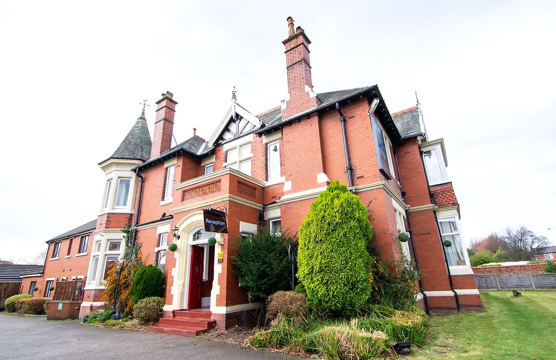 Trivelles Park Hotel-1