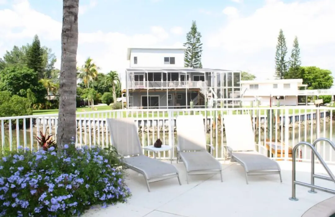 Edgewater Inn-1