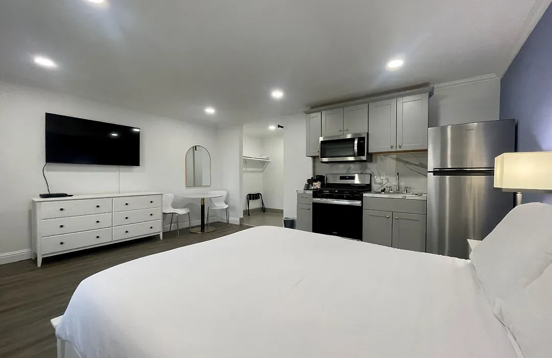 Budget Inn-1