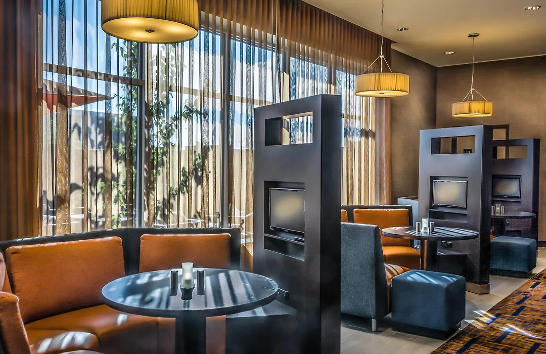 Courtyard By Marriott Winnipeg Airport-1