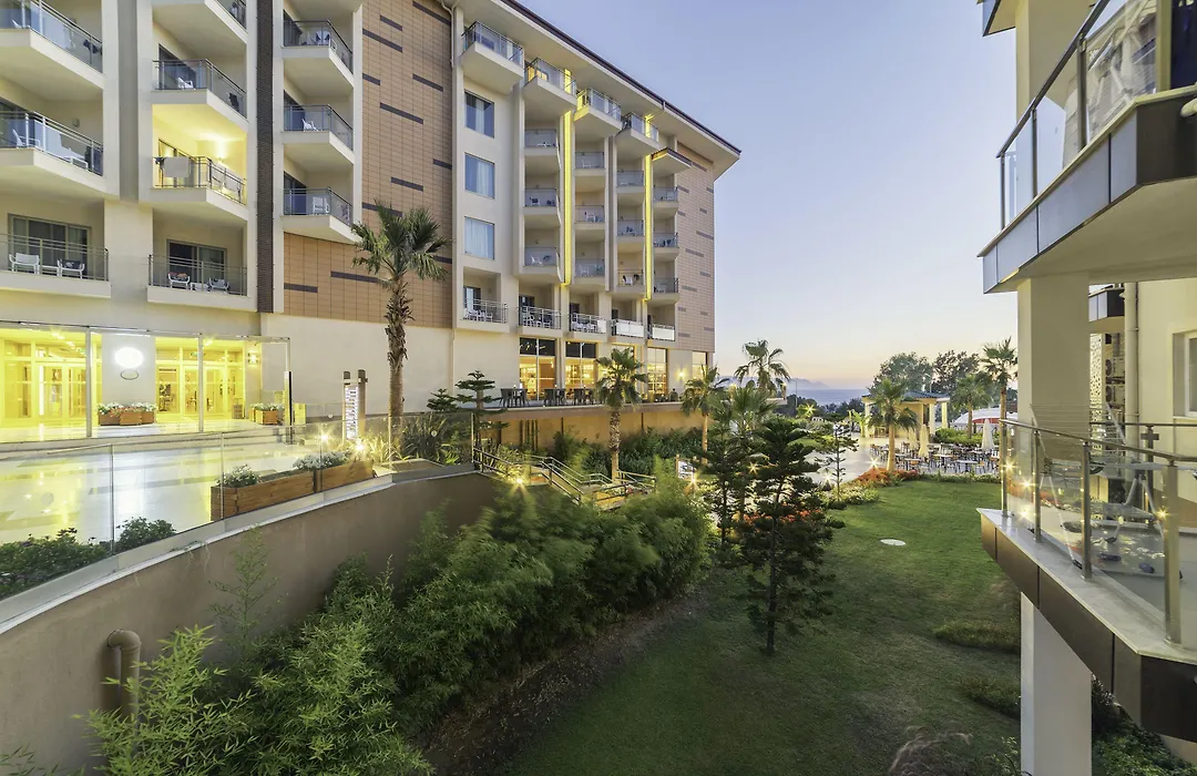Ramada Resort Kusadasi & Golf-1