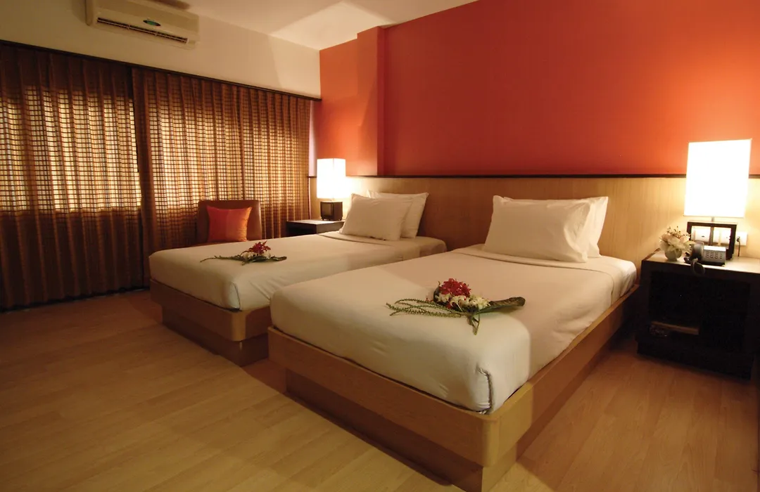 Rose Hotel-1