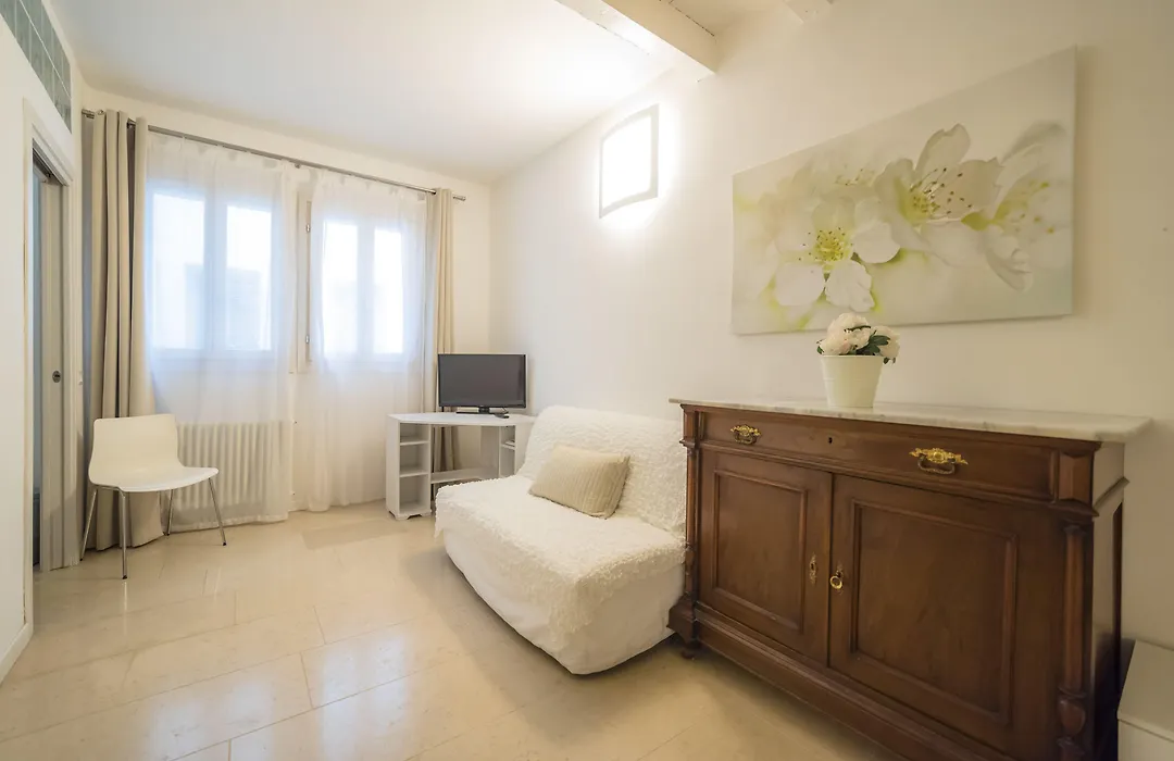 Academia Residence-1