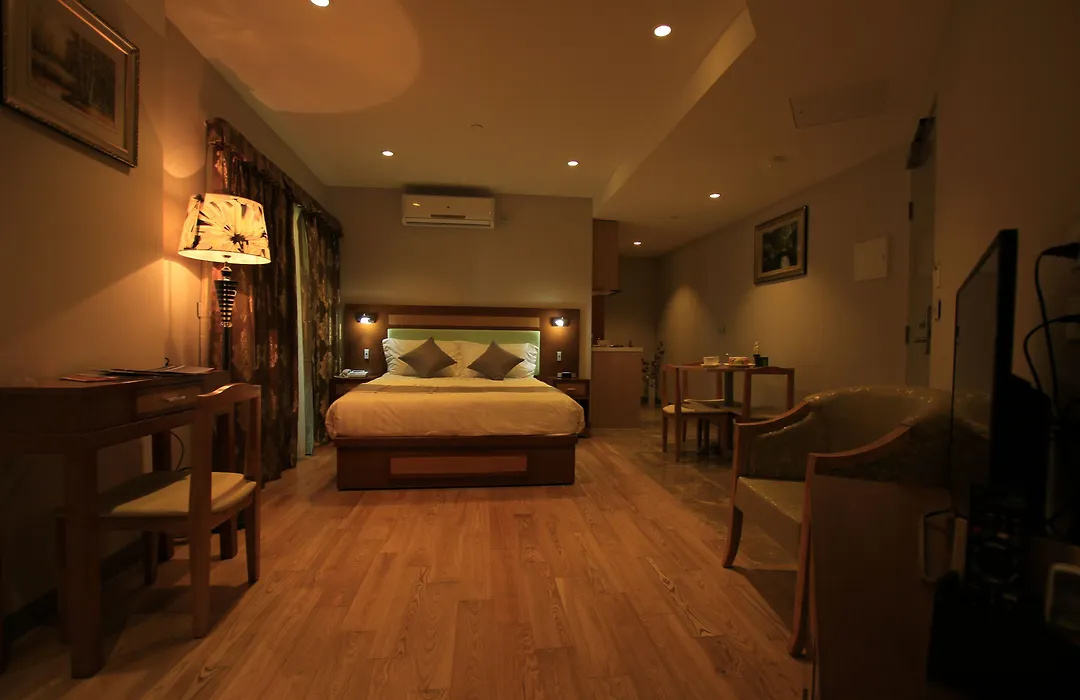 Melrose Apartments-1