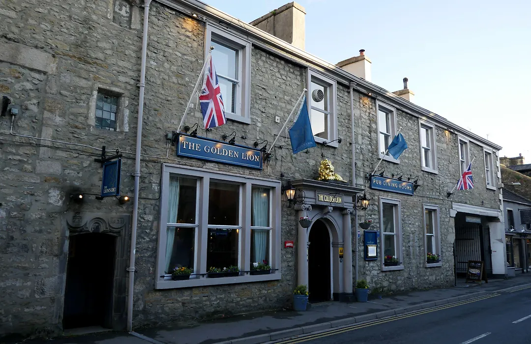 The Golden Lion At Settle-1
