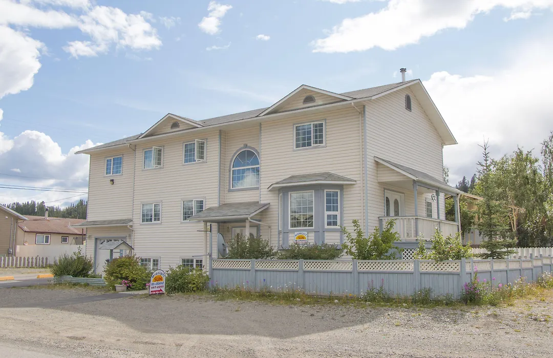Midnight Sun Inn-1