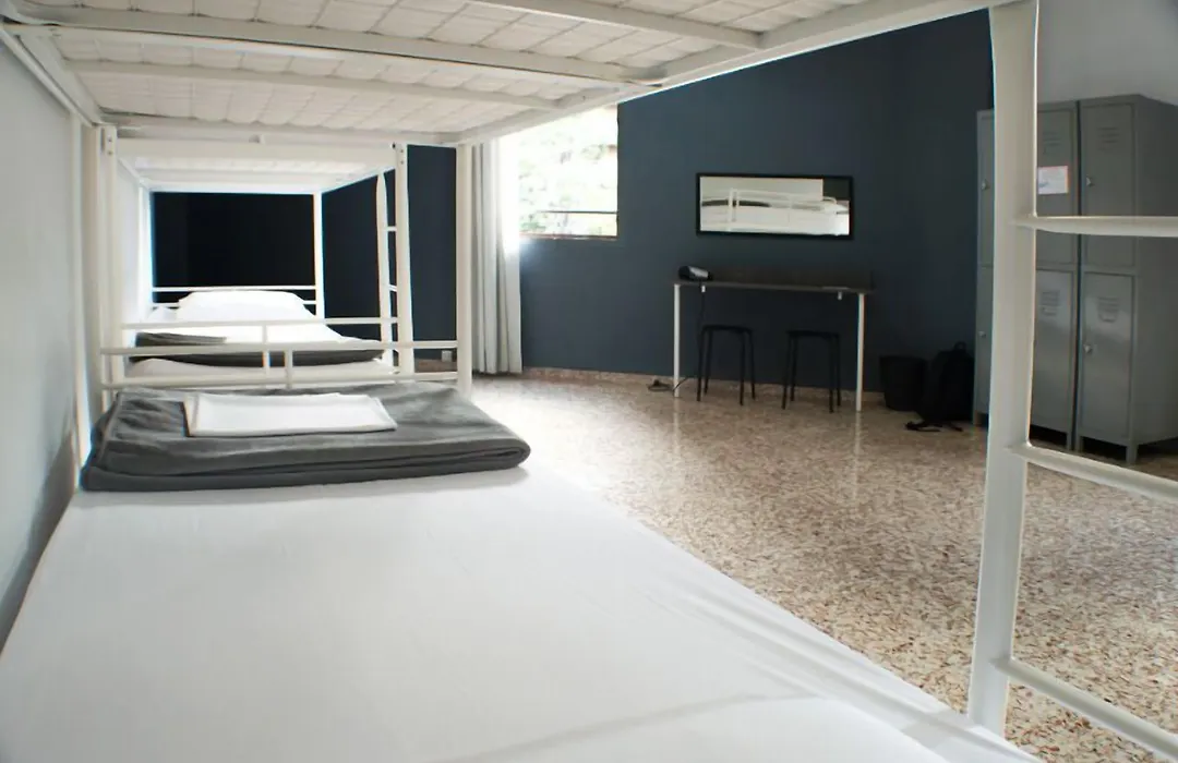 Quart Youth Hostel & Apartments-1