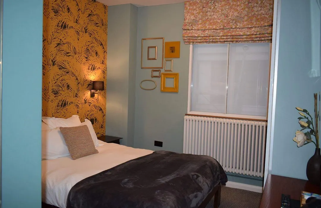 The Fitzrovia Belle Hotel-1