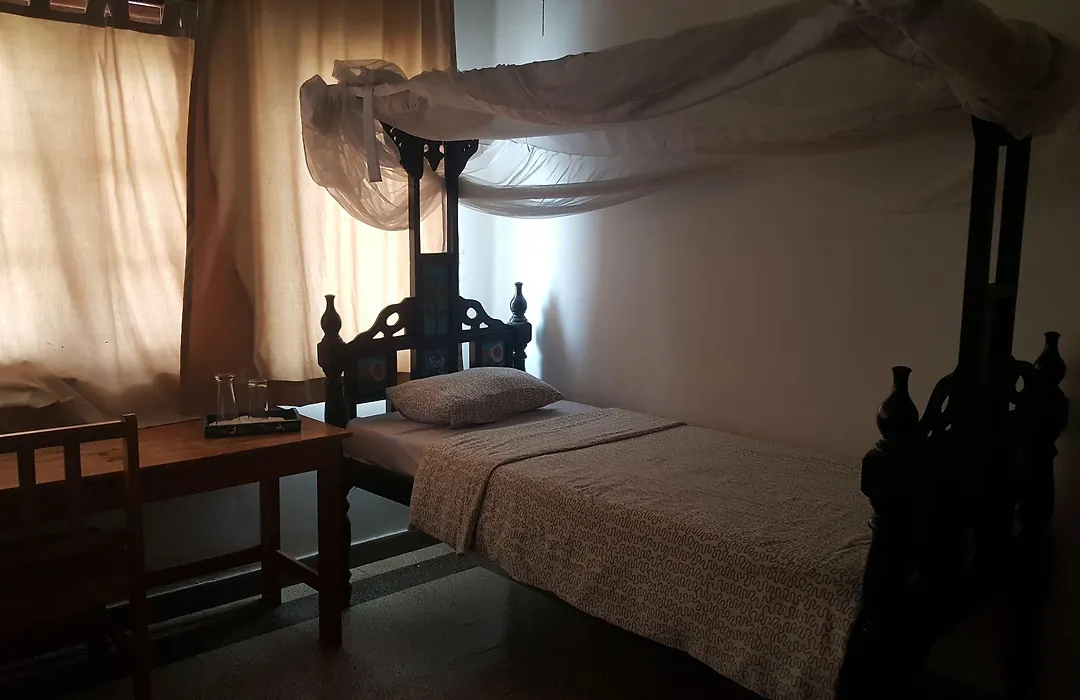 Q2 Bar & Guesthouse-1
