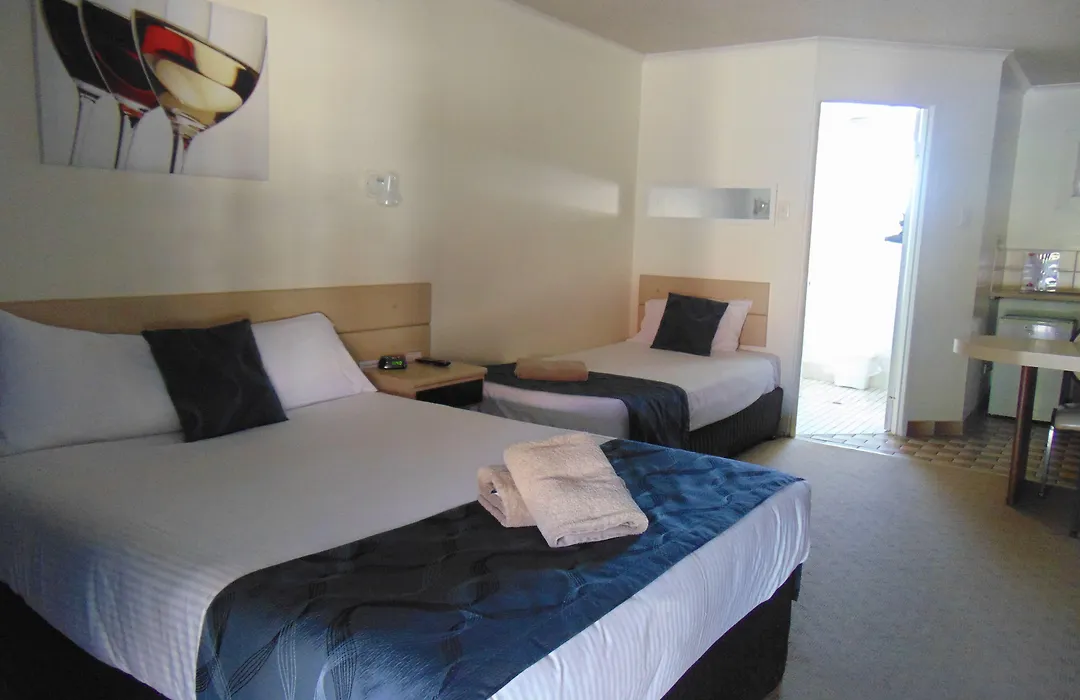 Rockhampton Court Motor Inn-1