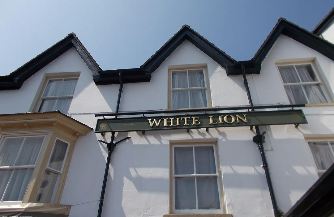 The White Lion Hotel-1