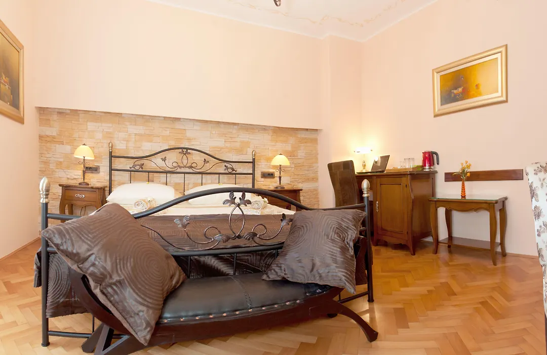 Unique Luxury Rooms-1