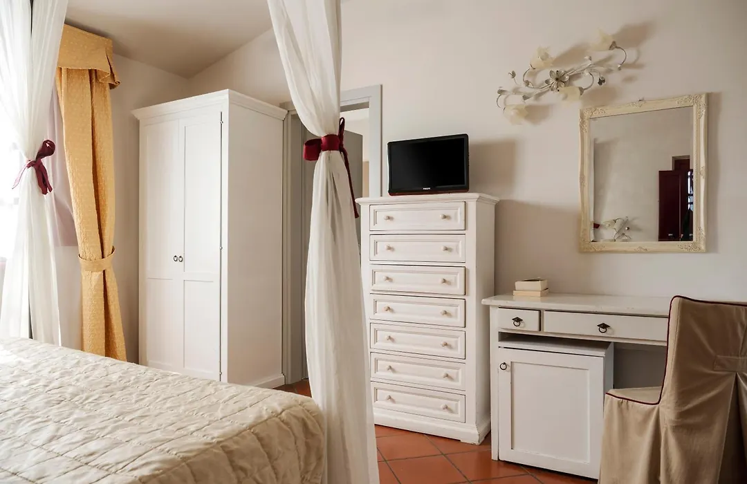 Hotel & Restaurant Casolare Le Terre Rosse-1