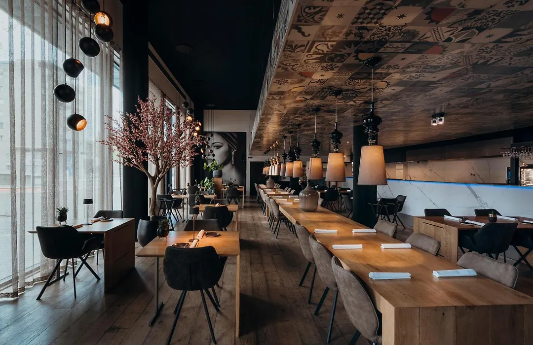 Carbon Hotel-1
