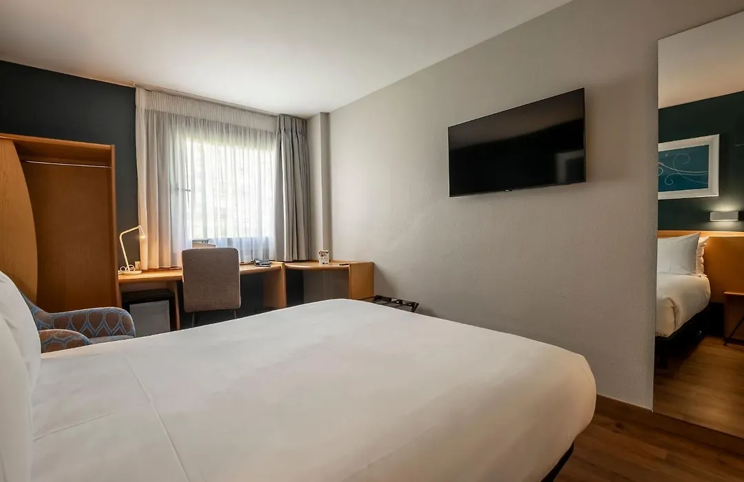 Travelodge Alicante Puerto-1