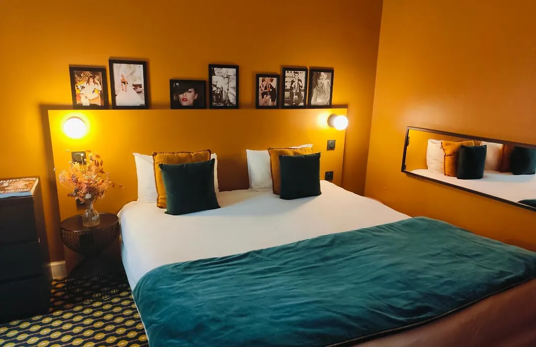 Hotel Noir-1