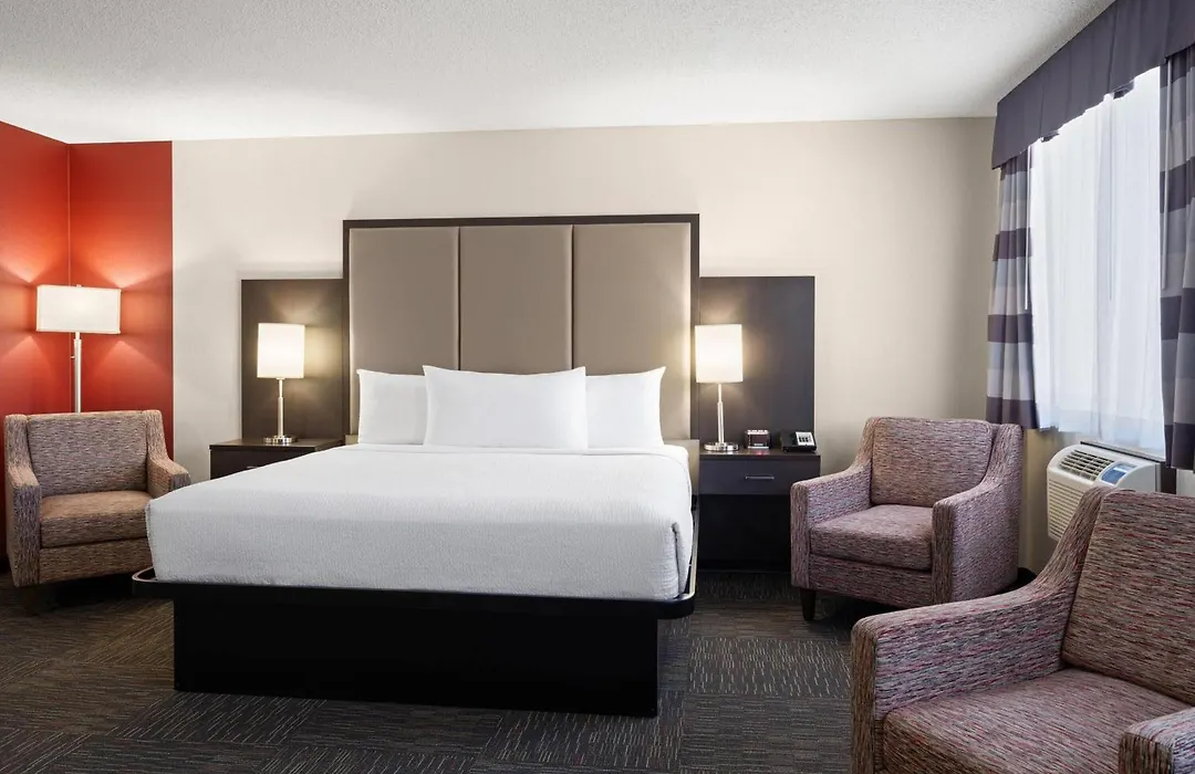 Ramada By Wyndham Saskatoon-1