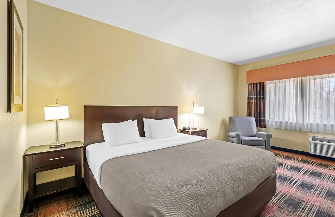 Quality Inn & Suites Des Moines Airport-1